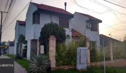 Casa para Venda - 255.68m², 4 dormitórios, sendo 1 suites, 2 vagas - Tristeza