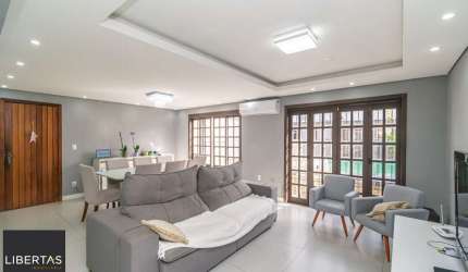 Casa 03 dormit (suíte e closet) e 4 vagas, na Vila Ipiranga, em Porto Alegre, RS