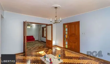 Casa 216m² - 4 dormitórios, 5 vagas no bairro Partenon