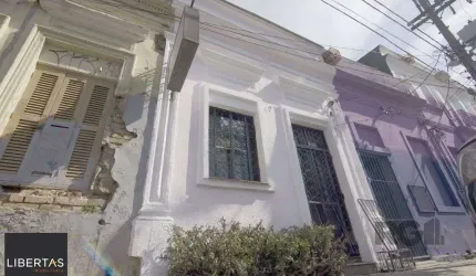 Excelente casa de 116m² com  2 dormitórios no bairro Cidade Baixa.