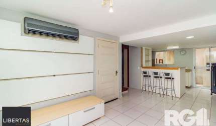 Casa em condomínio com 3 dormitórios, suíte, espaço gourmet.