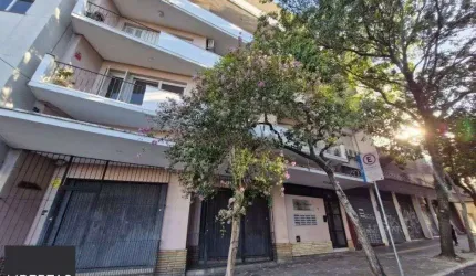 Apartamento de 2 dormitórios em ótima localização na Av. Cristovao colombo.