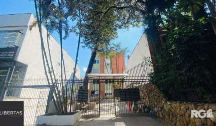 APARTAMENTO SEMI-MOBILIADO NO BAIRRO FLORESTA