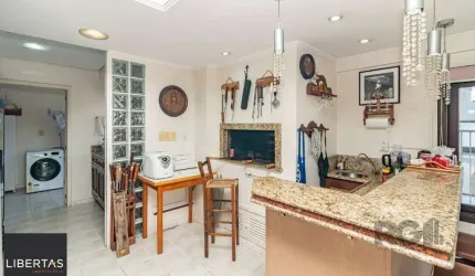 Cobertura de três quartos, suíte e uma vaga de garagem no bairro Higienópolis