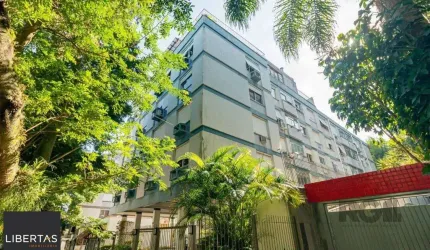Cobertura de três quartos, suíte e uma vaga de garagem no bairro Higienópolis