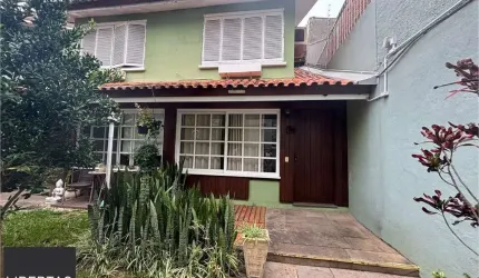 Casa estilo sobrado 2 dormitórios