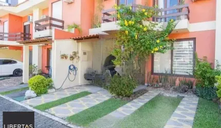 Linda casa com 3 dormitórios, sendo 1 Suíte, Sala Ampla no Condomínio de Ótima Localização