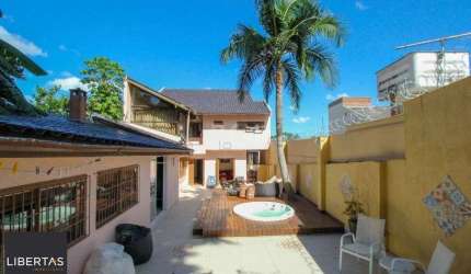 Casa Com 4 dormitórios para Comprar , 350 m²- Chácara das Pedras - Porto Alegre
