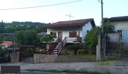 Excelente Casa - 175m², 3 dormitórios, sendo 1 suites, 3 vagas - Vila Nova, Porto Alegre
