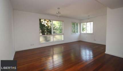 Apartamento de 114m² priv. para locação no bairro Boa Vista, em Porto Alegre.