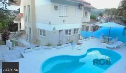 Casa em Porto Alegre, no bairro Espirito Santo, com 3 dormitório(s), e 3 banheiros, à venda.