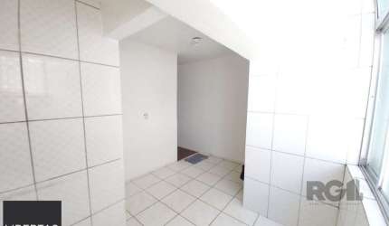 Apartamento com 02 quartos no Bairro Restinga.