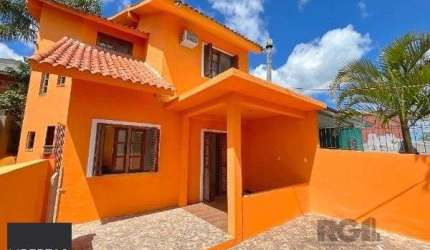 Casa para Venda - 144m², 2 dormitórios, 2 vagas - Lomba do Pinheiro