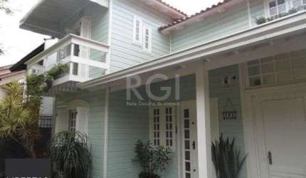 Sobrado para Venda - 208m², 3 dormitórios, sendo 1 suites, 4 vagas - Nonoai