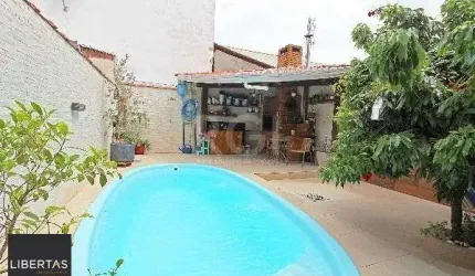 Casa em Porto Alegre, no bairro Hípica, com 3 dormitório(s), e 3 banheiros, à venda.