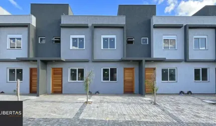 Casa Condominio em Porto Alegre, no bairro Vila Nova, com 2 dormitório(s), e 2 banheiros, à venda.
