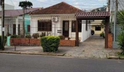 Casa em Porto Alegre, no bairro Cavalhada, com 6 dormitório(s), e 6 banheiros, à venda.