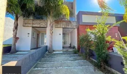 Casa em Porto Alegre, no bairro Hípica, com 2 dormitório(s), à venda.