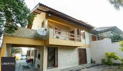 Casa em Porto Alegre, no bairro Cavalhada, com 5 dormitório(s), e 5 banheiros, à venda.
