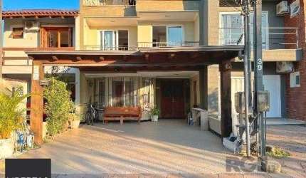 Casa em Porto Alegre, no bairro Hípica, com 3 dormitório(s), e 3 banheiros, à venda.