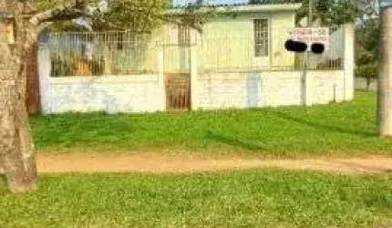 Casa em Porto Alegre, no bairro Espírito Santo, com 2 dormitório(s), à venda.