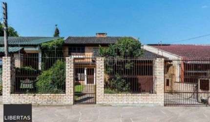 Sobrado em Porto Alegre, no bairro Camaquã, com 3 dormitório(s), e 3 banheiros, à venda.