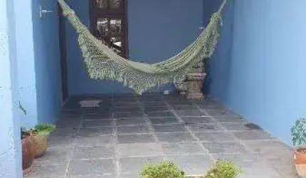 Casa em Porto Alegre, no bairro Hípica, com 2 dormitório(s), e 2 banheiros, à venda.