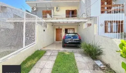 Casa em Porto Alegre, no bairro Guarujá, com 2 dormitório(s), e 2 banheiros, à venda.