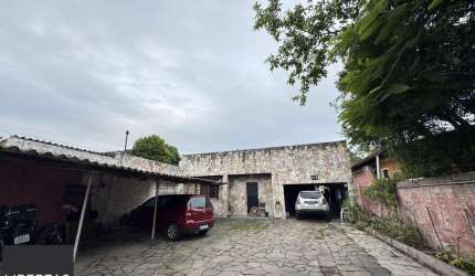 Casa espaçosa no bairro Cristal,