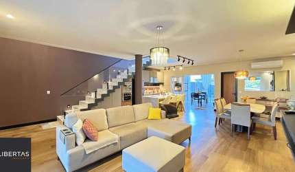 Casa à venda com 174m², 3 dormitórios, 3 suítes, 2 vagas, no bairro Hípica em Porto Alegre