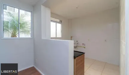 Apartamento térreo,  2 quartos, desocupado, de frente, uma vaga de garagem .