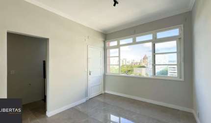 Apartamento totalmente reformado no centro de Porto Alegre