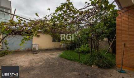 Casa para Venda - 86m², 2 dormitórios, 4 vagas - Morro Santana