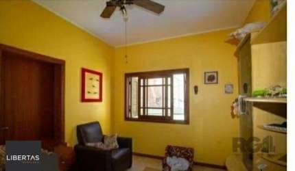 VENDA DE CASA DE 4 QUARTOS COM VAGA DE GARAGEM DE 227m² - AZENHA