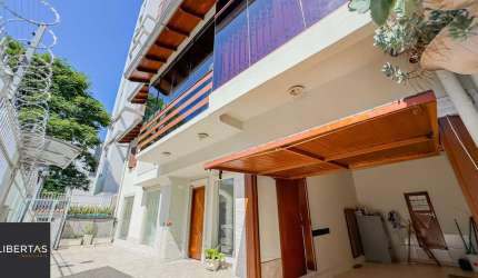 Casa Unifamiliar e Serviço no bairro Menino Deus em Porto Alegre