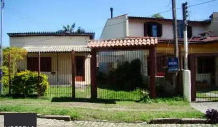 Casa para Venda - 80m², 2 dormitórios, 1 vaga - Guarujá
