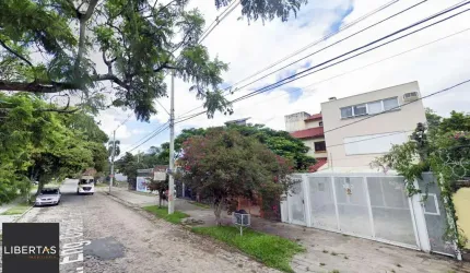 Casa com 4 quartos (02 suítes), 02 vagas cobertas no Bairro Ipanema