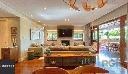 Apartamento de 200m², 4 quartos, 1 suíte e 4 vagas – Moinhos de Vento