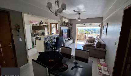 Apartamento amplo de 1 dormitório, 1 vaga, churrasqueira e área de serviço separada.