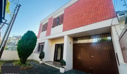 VENDA DE CASA DE 4 QUARTOS COM  VAGAS DE GARAGEM - MENINO DEUS