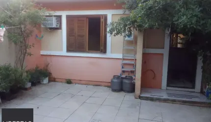 Casa 02 dormitórios com 02 vagas, no bairro Hípica, em Porto Alegre RS.