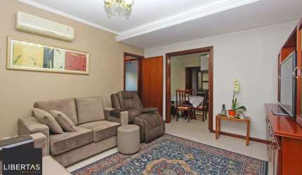 Ampla casa com 5 dormitórios e terraço no Passo da Areia