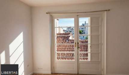 Vende-se apartamento com 2 quartos, 76m², sacada e 1 vaga - Auxiliadora