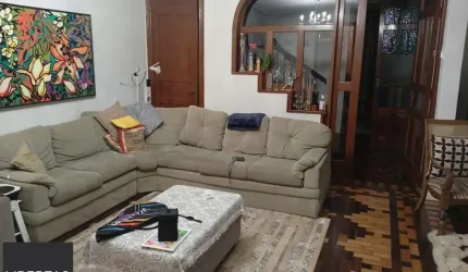 Casa com 5 quartos , 7 banheiros e pátio!
