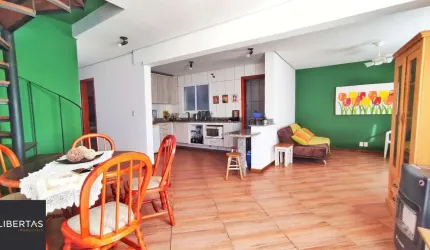 3 Dormitórios, sendo 1 Suíte Master •Living com Dois Ambientes – no Bairro Alto Petrópolis – Amplo Terreno.