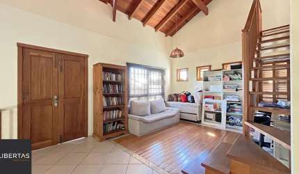 Excelente casa a venda com 4 dormitórios no bairro Tristeza, Zona Sul.