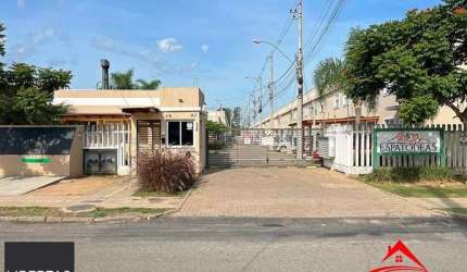 Sobrado em condomínio fechado no bairro Ponta Grossa
