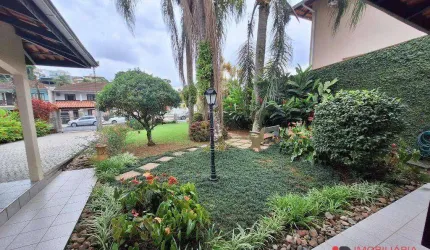 Casa com 4 dormitórios à venda, 213 m² por R$ 1.200.000,00 - Bom Retiro - Joinville/SC