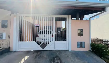 Casa para Venda em Pinhalzinho, Centro, 3 dormitórios, 1 suíte, 2 banheiros, 2 vagas