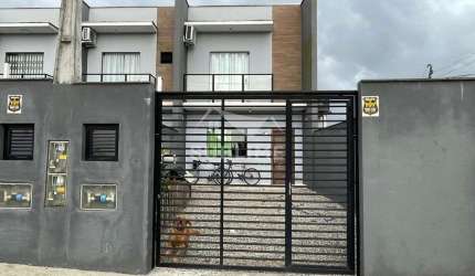 Sobrado Geminado no Bairro Iririú com Suíte